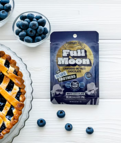 Photograph of product: Midnight Roots - Full Moon - 1:1:1 Blues Berry - 200mg