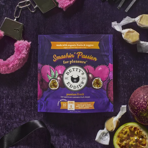 Photograph of product: Betty's Eddies 100mg Fruit Chews - Smashin' Passion Fruit