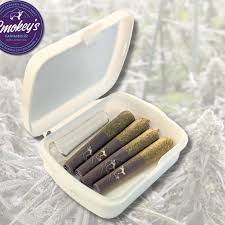 Photograph of product: Smokey's 4 Pack Stash Pack - Oui'd