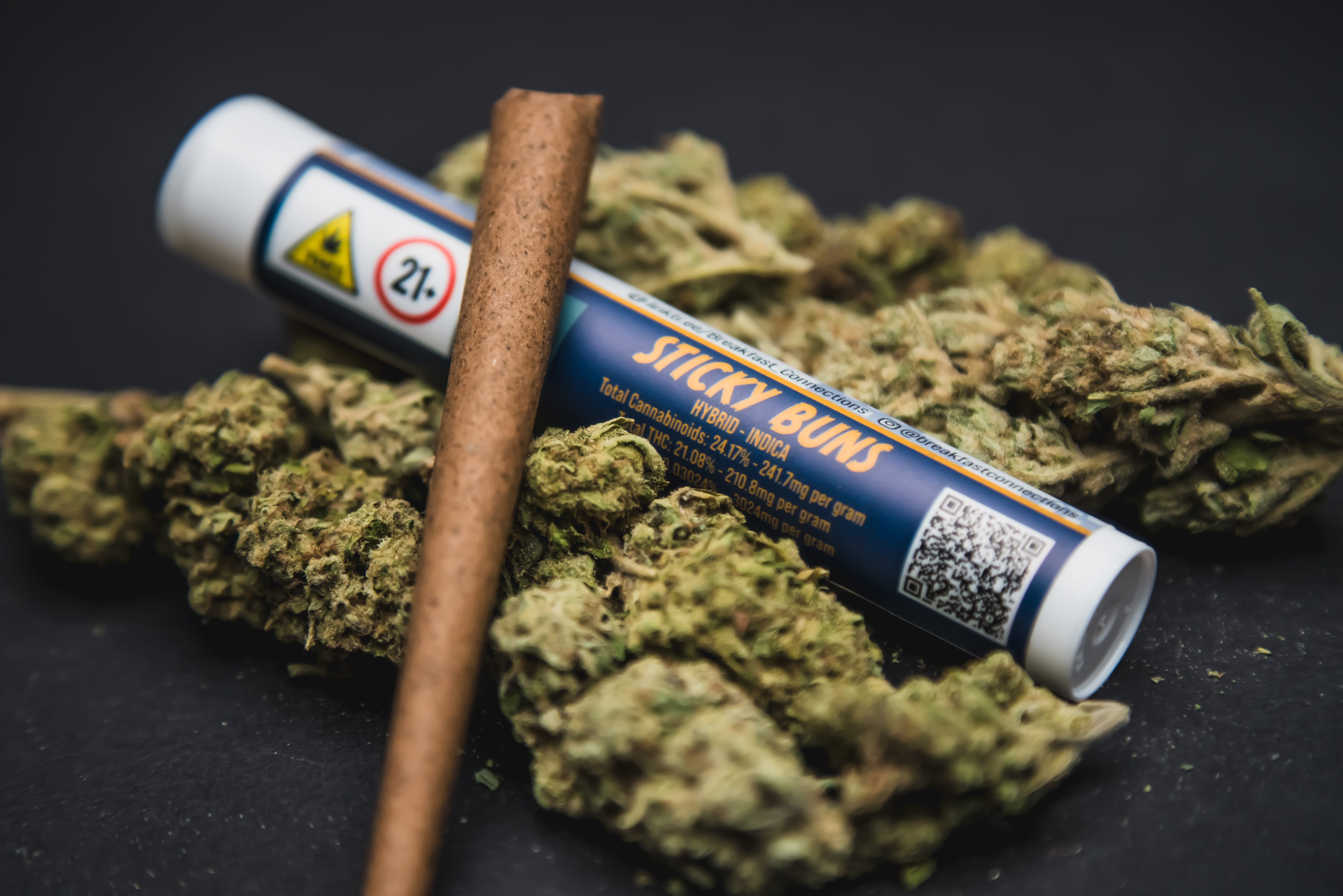 Photograph of product: Breakfast Connection 1g Pre-Roll Blunt Sticky Buns- Oui'd/Hybrid 26.53%TH-oui