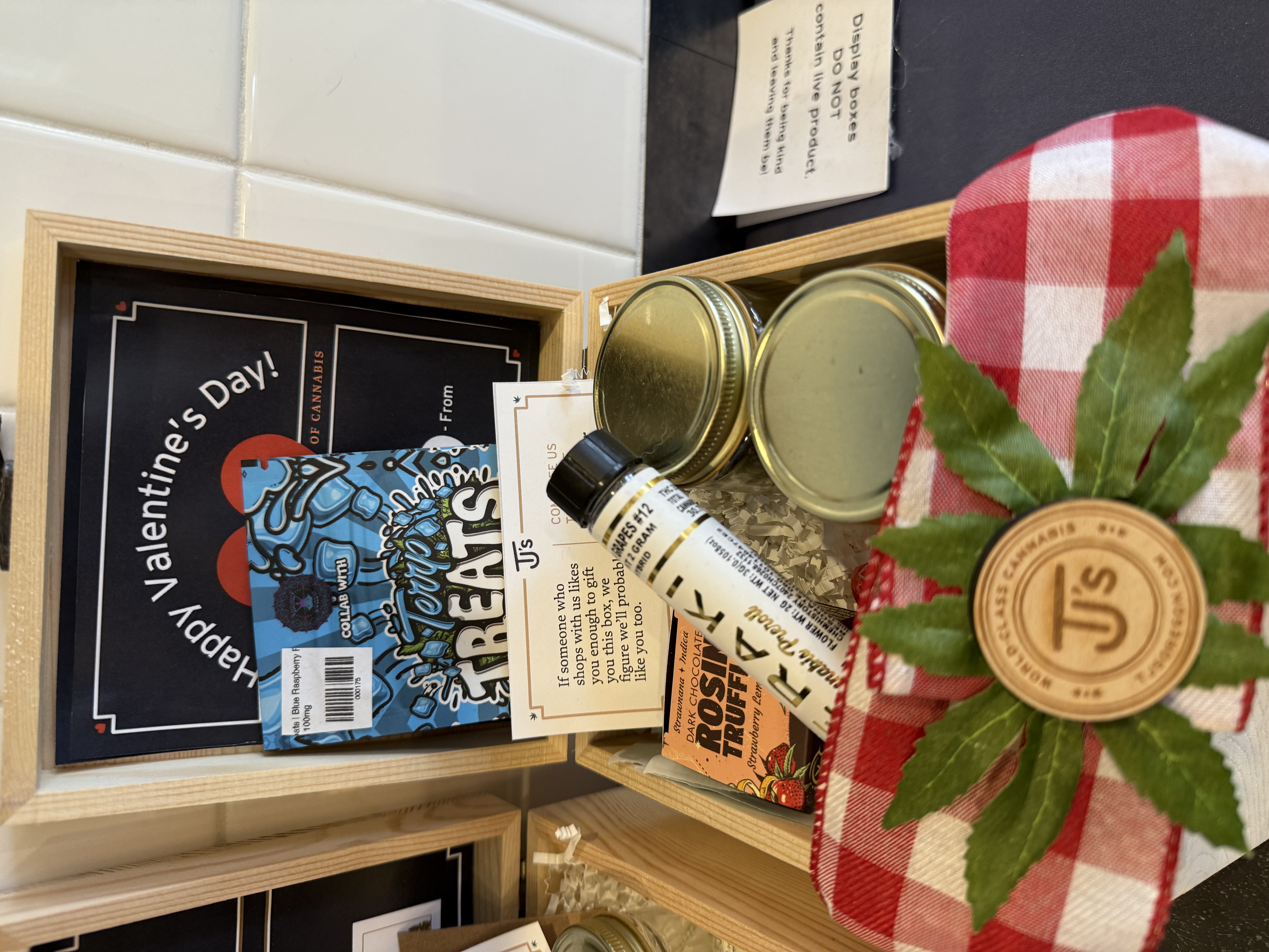 Photograph of product: Valentines Day Gift Box