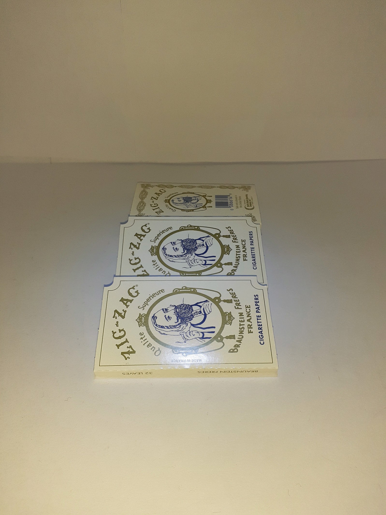 Photograph of product: Papers Zig Zag White