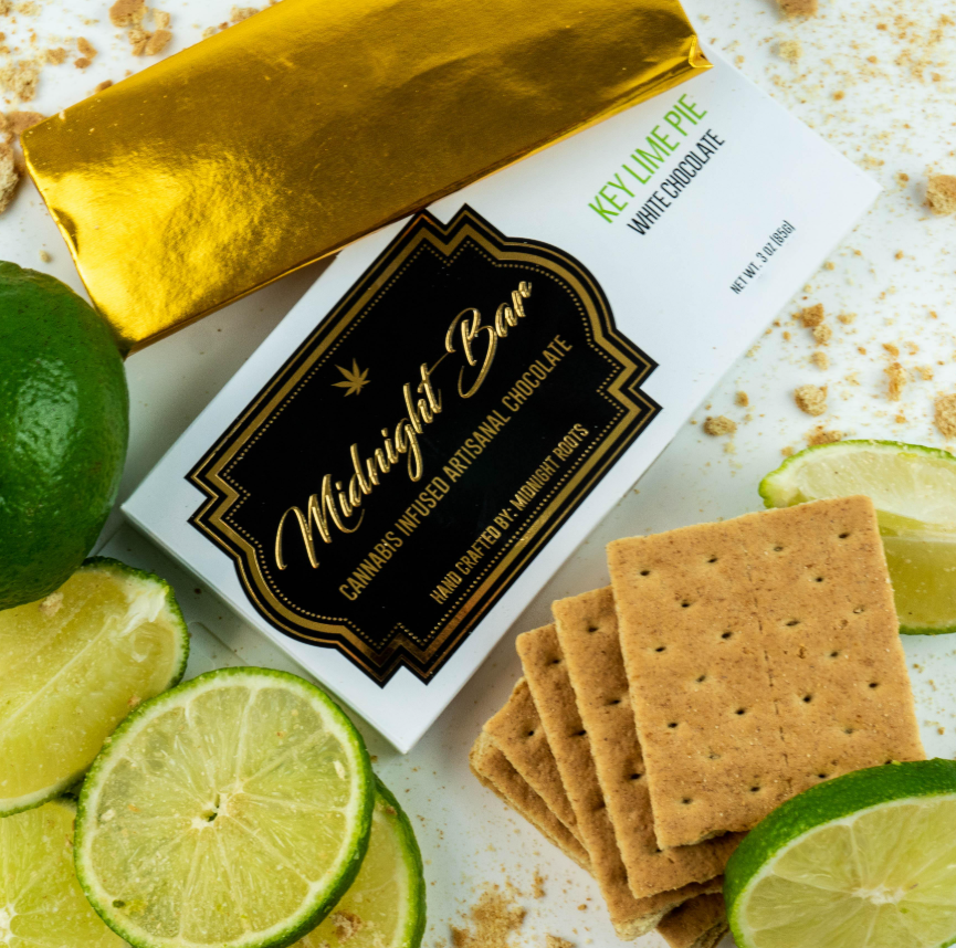 Photograph of product: Key Lime Pie White Chocolate Bar | 200mg x 1pk | Midnight Bar