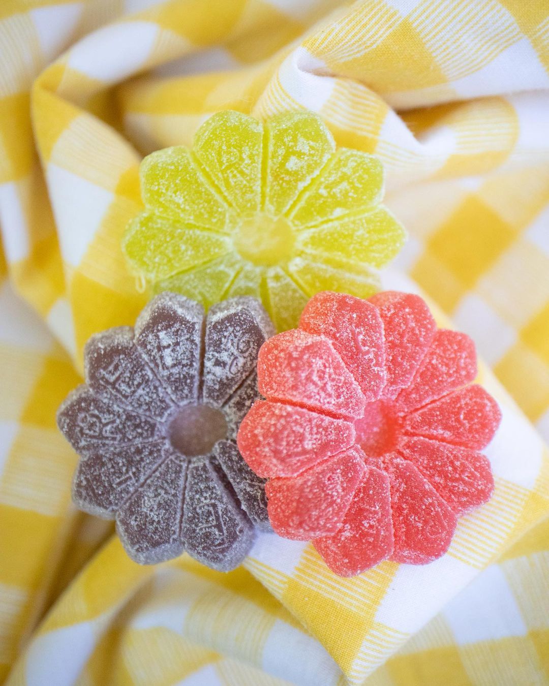 Photograph of product: Nelson & Co. - Sour Green Apple Gummy | 100mg Hybrid | au chocolat Rosin