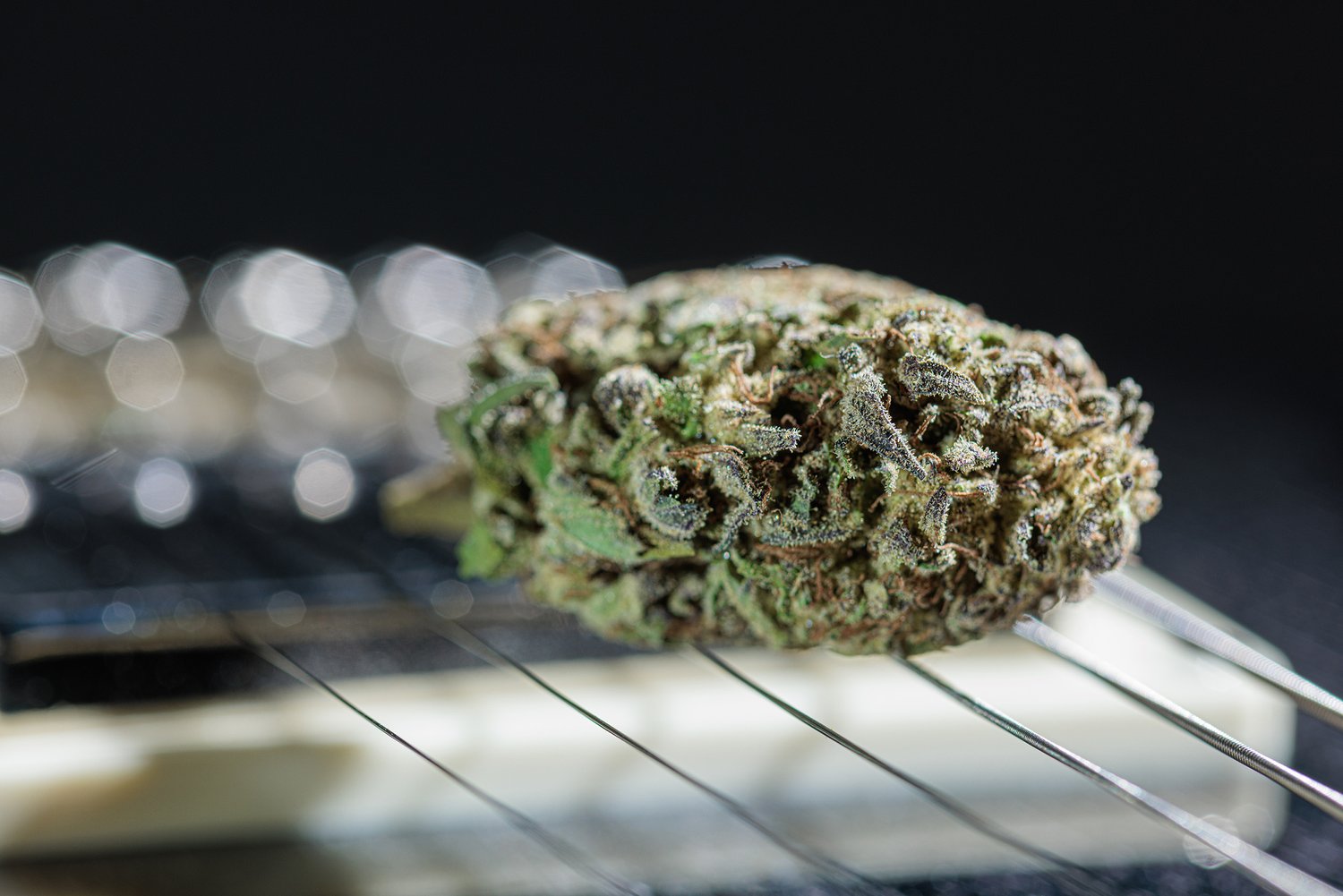 Photograph of product: Grasshopper Farms | Kush Cakes | Oui'd | Bulk Flower | BRONZE - 1g