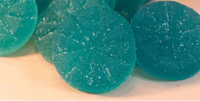 Photograph of product: 900mg Blue Limeade - Oui'd (Osage) - Waves - High Dose Gummy - Non Sugared