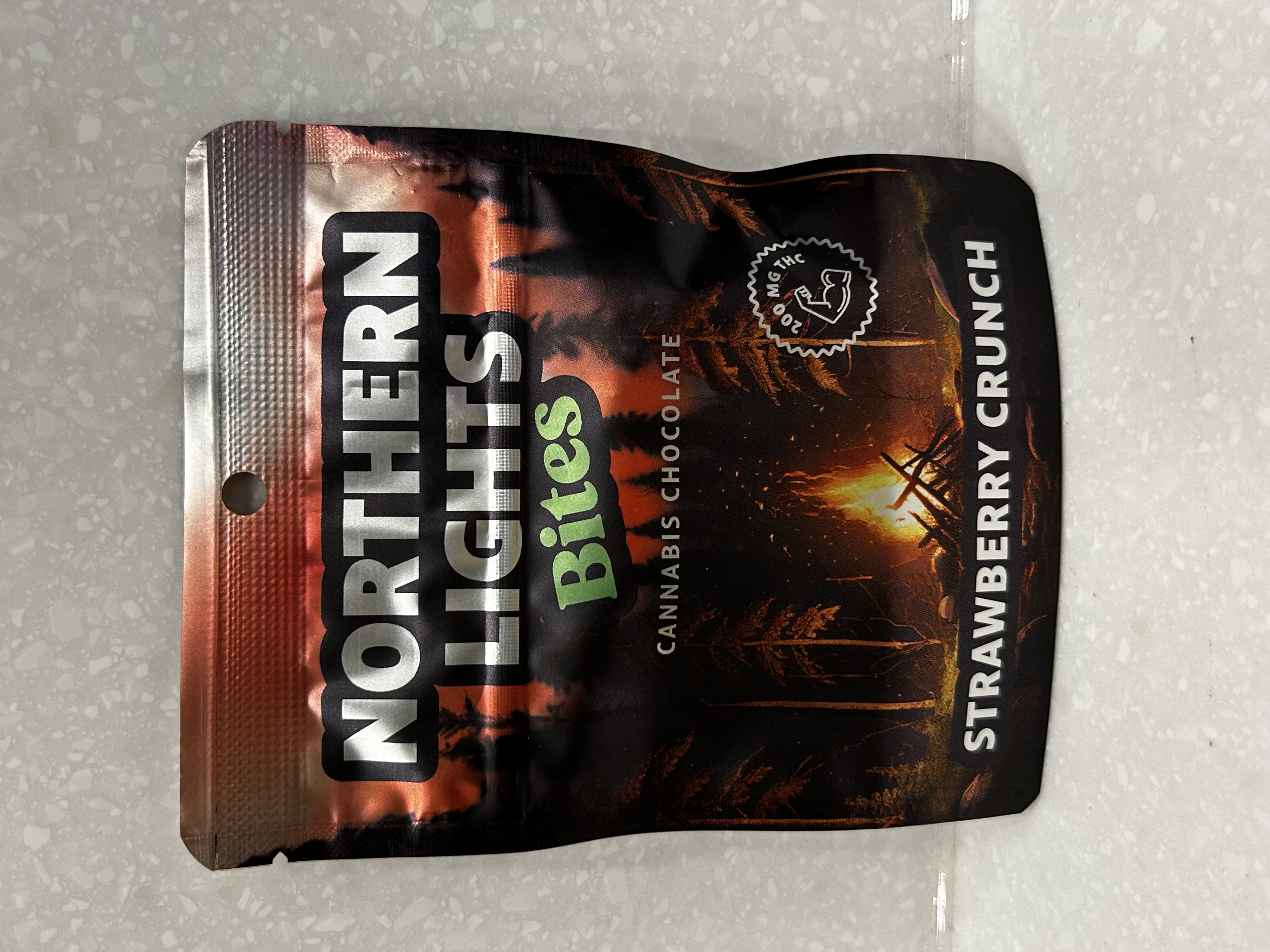 Photograph of product: Northern Lights FX | Chocolate | Strawberry Crunch | 200mg