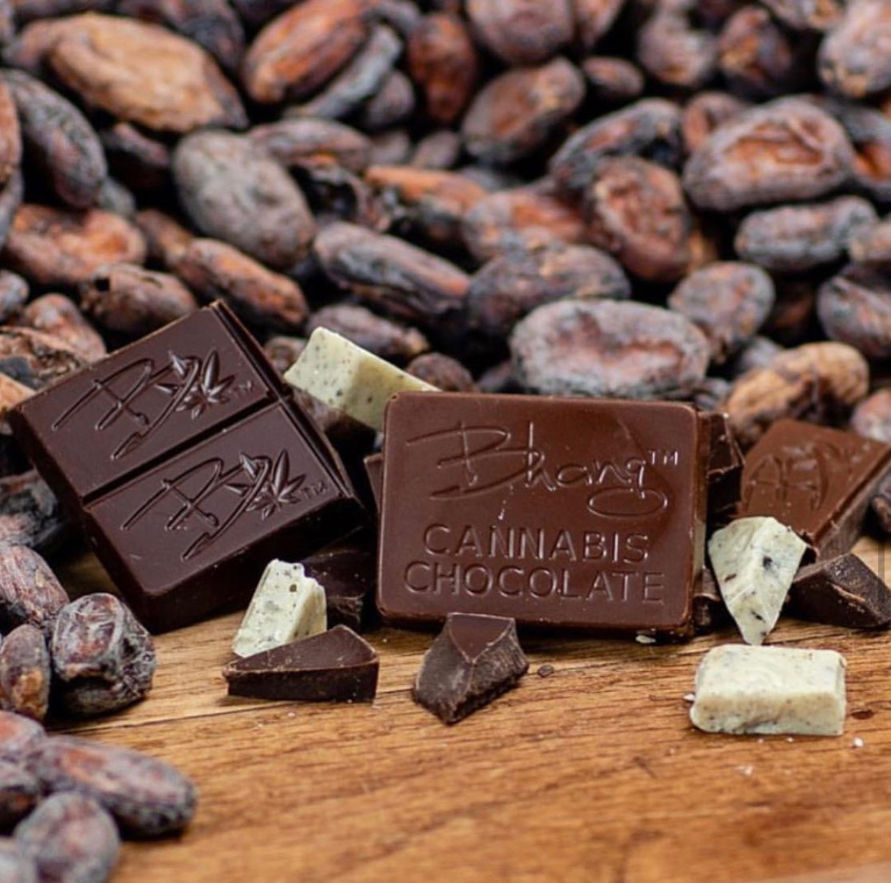 Photograph of product: SUGAR FREE DARK BAR Oui'd 200MG TH-oui