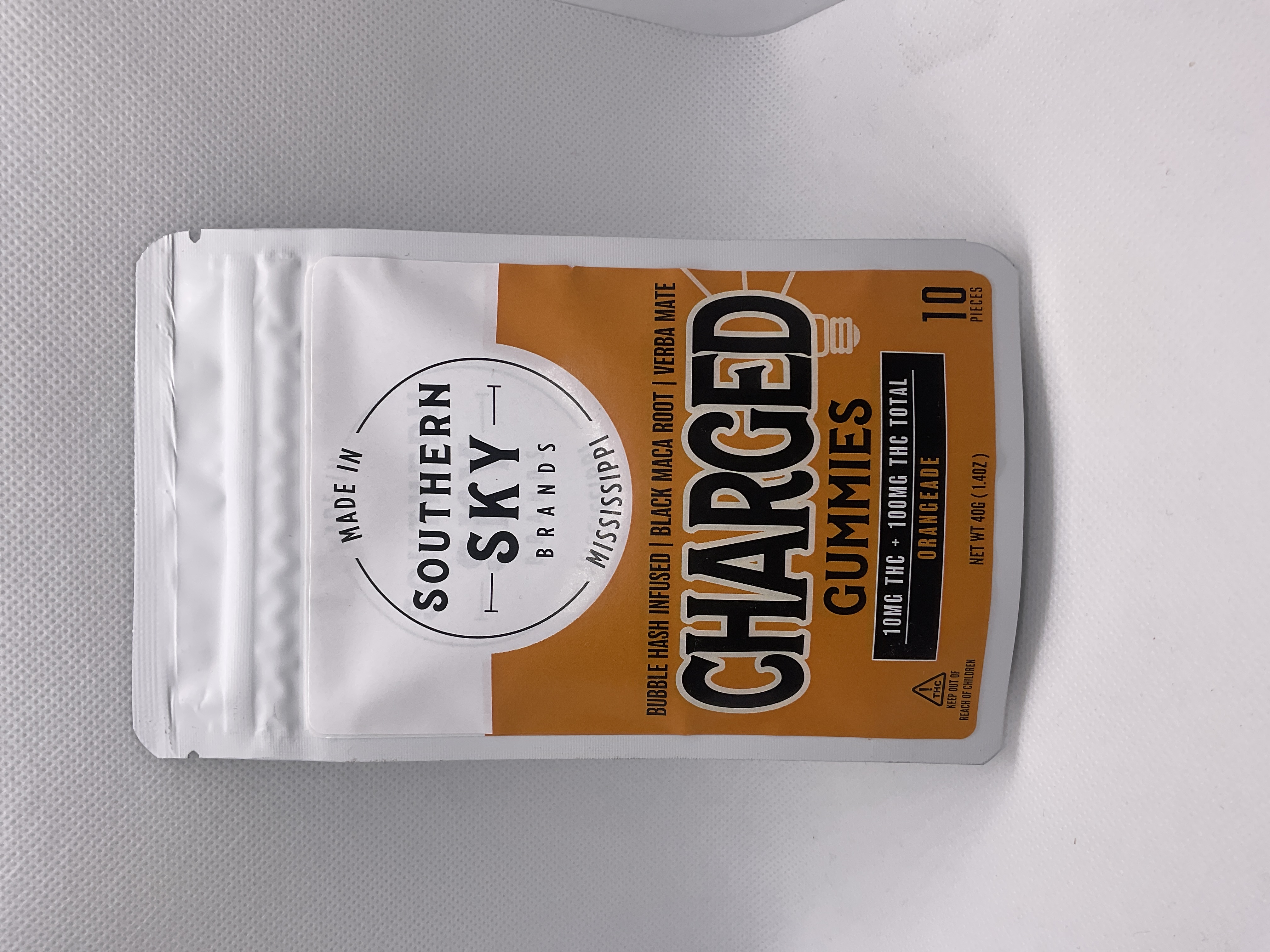 Photograph of product: Southern Sky | 100mg | Charged Orangeade | Oui'd au chocolat Gummies