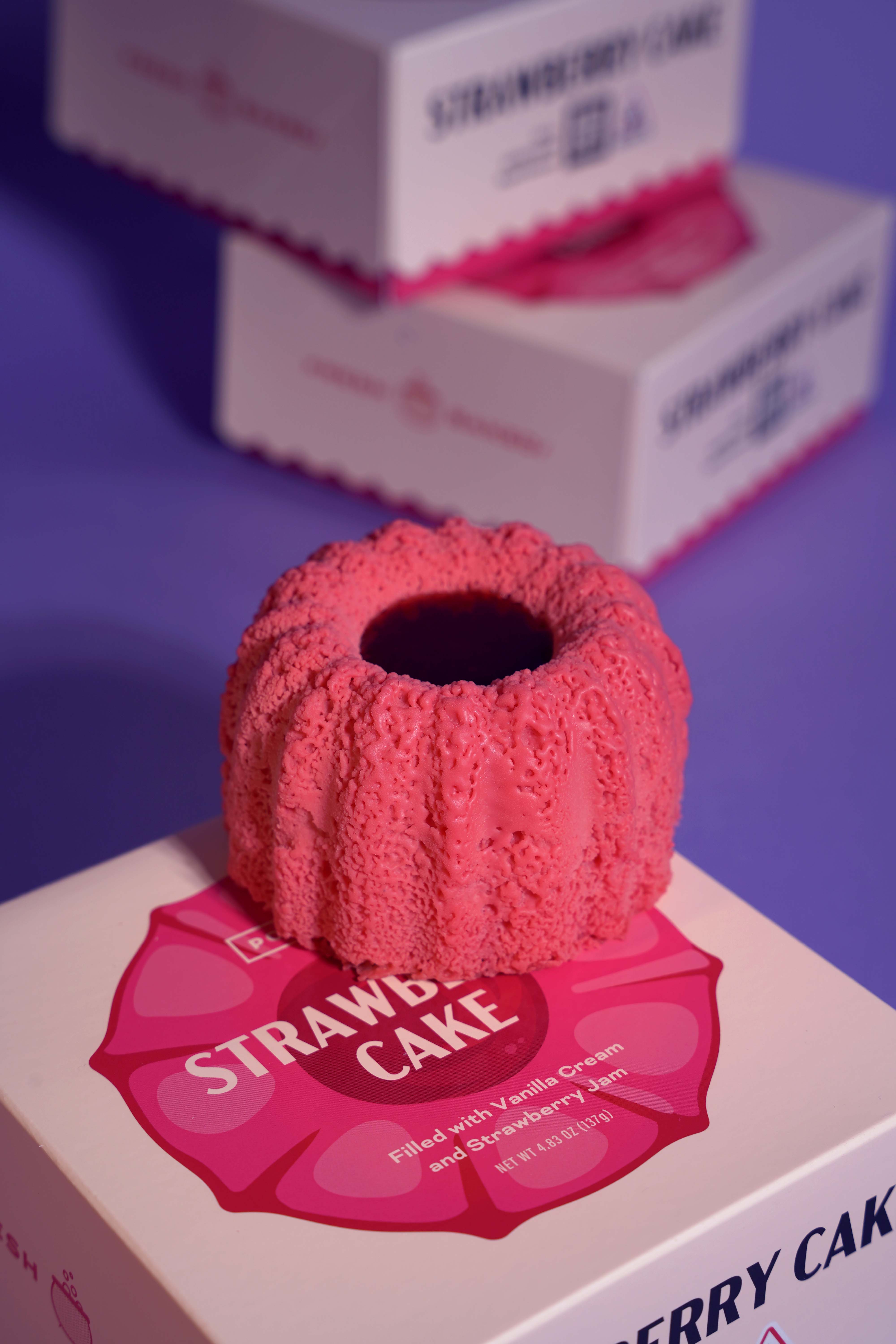 Photograph of product: STRAWBERRY CAKE BUNDT | 1PC | 5MG