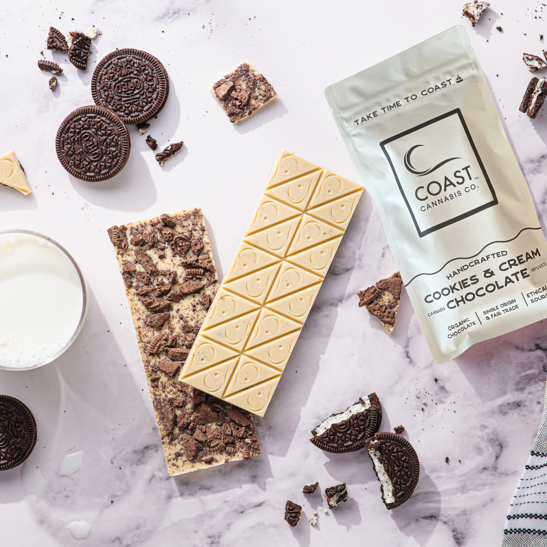 Photograph of product: Cookies and Cream Chocolate Bar