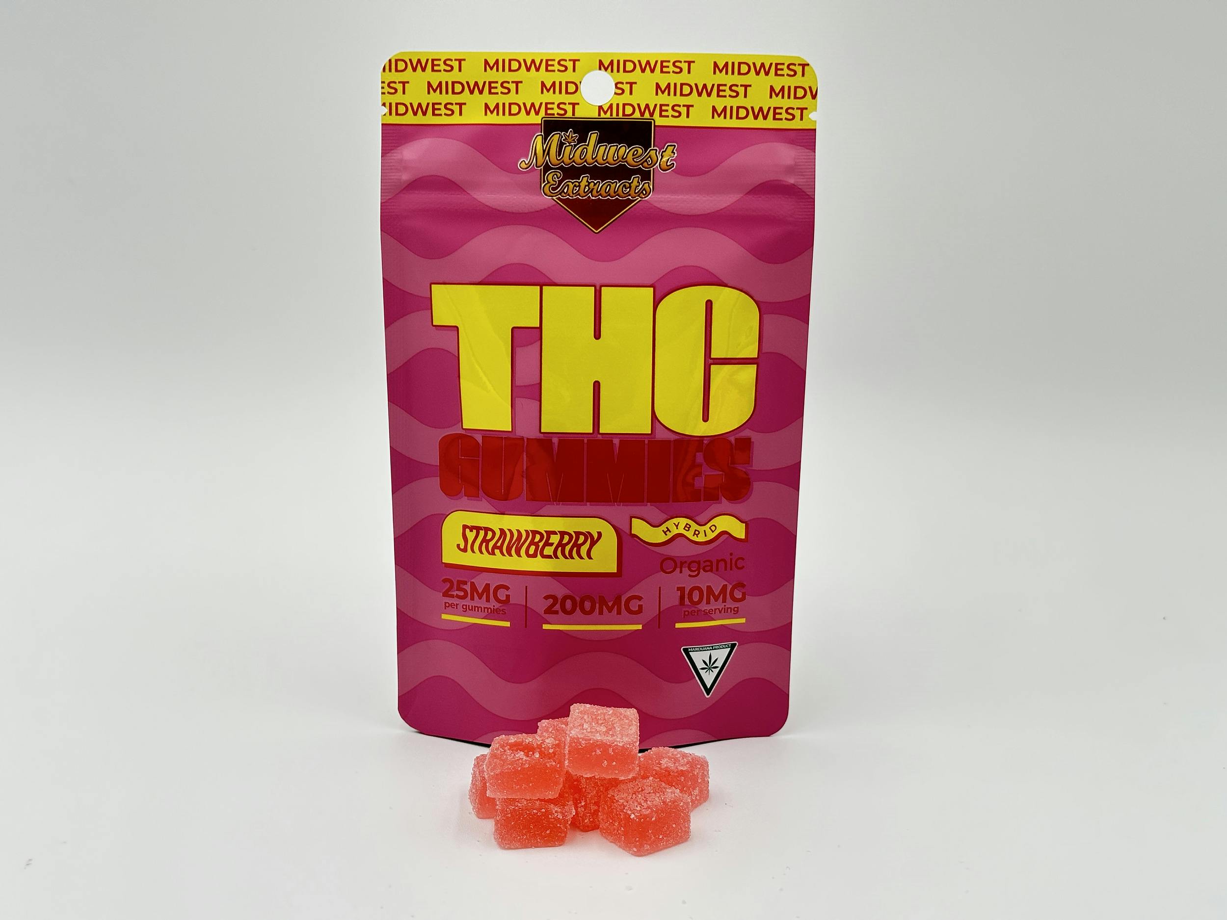 Photograph of product: Midwest Extracts | 200mg Gummies | Strawberry