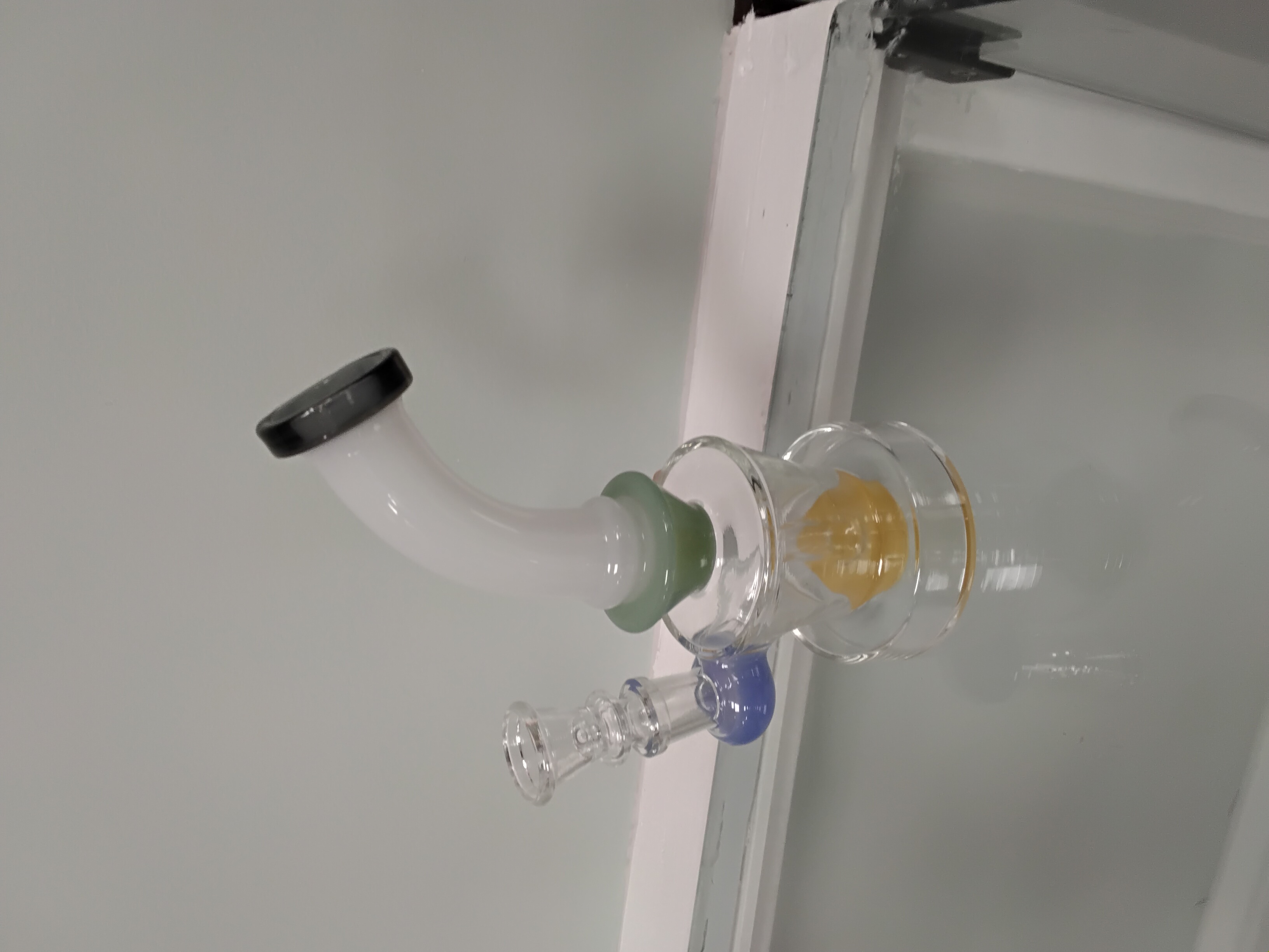 Photograph of product: Curve Neck Small Disc Perc Waterpipe