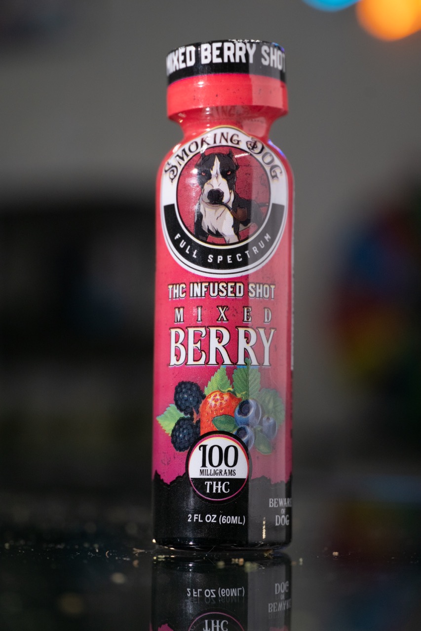 Photograph of product: SMOKING DOG - TH-oui SHOT 100mg - MIXED BERRY