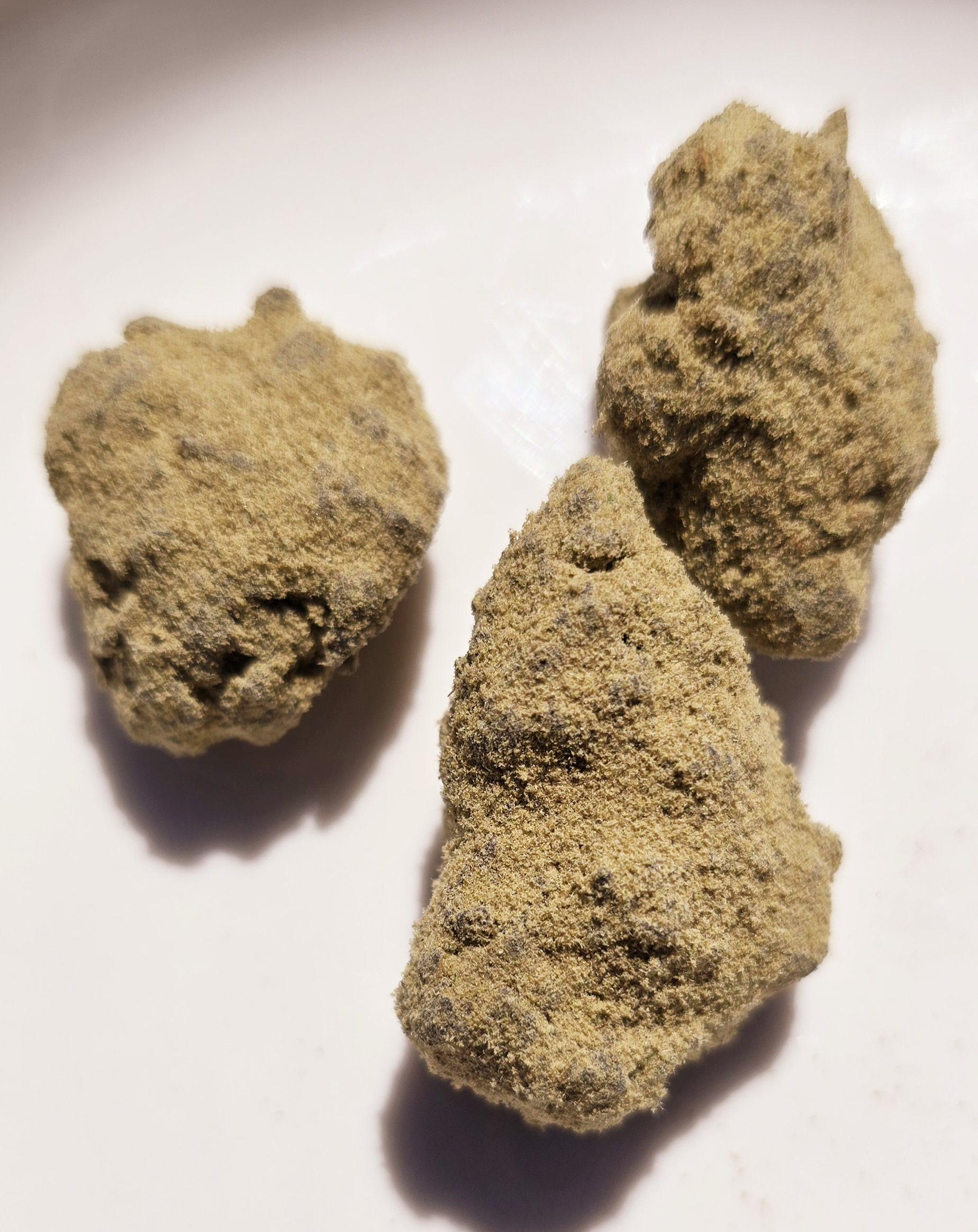 Photograph of product: Mantis Moon Rocks Oui'd - 1g