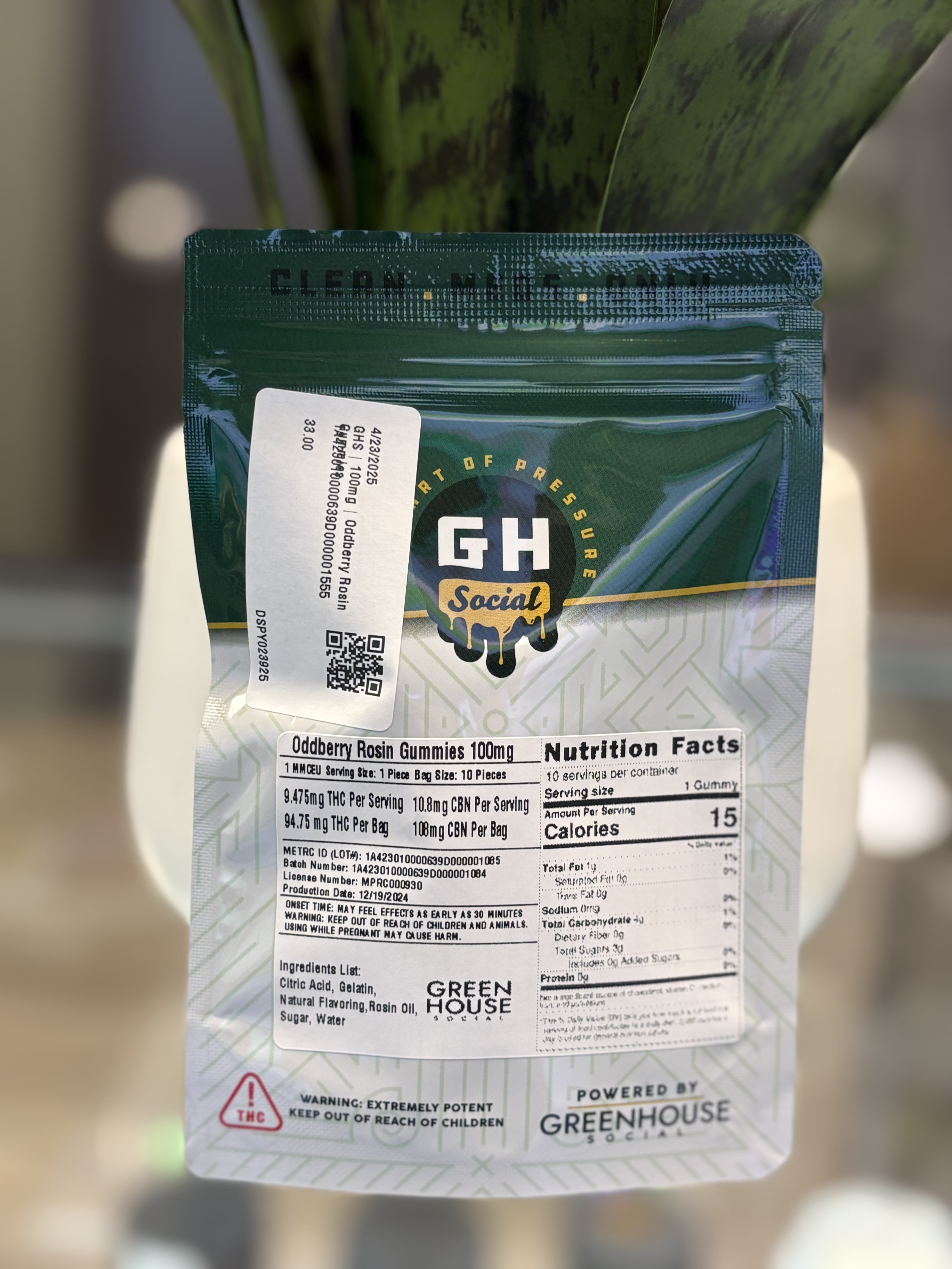 Photograph of product: GHS | 100mg | Oddberry Rosin Gummies
