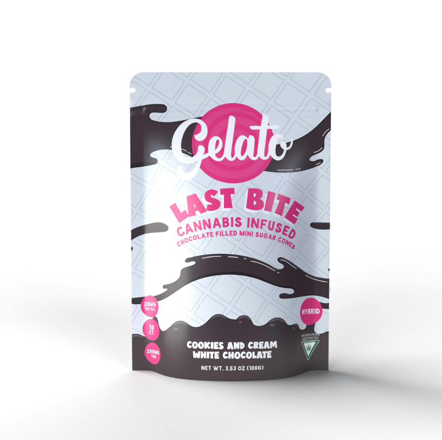 Photograph of product: COOKIES & CREAM MINI SUGAR CONES 100MG 10 PACK