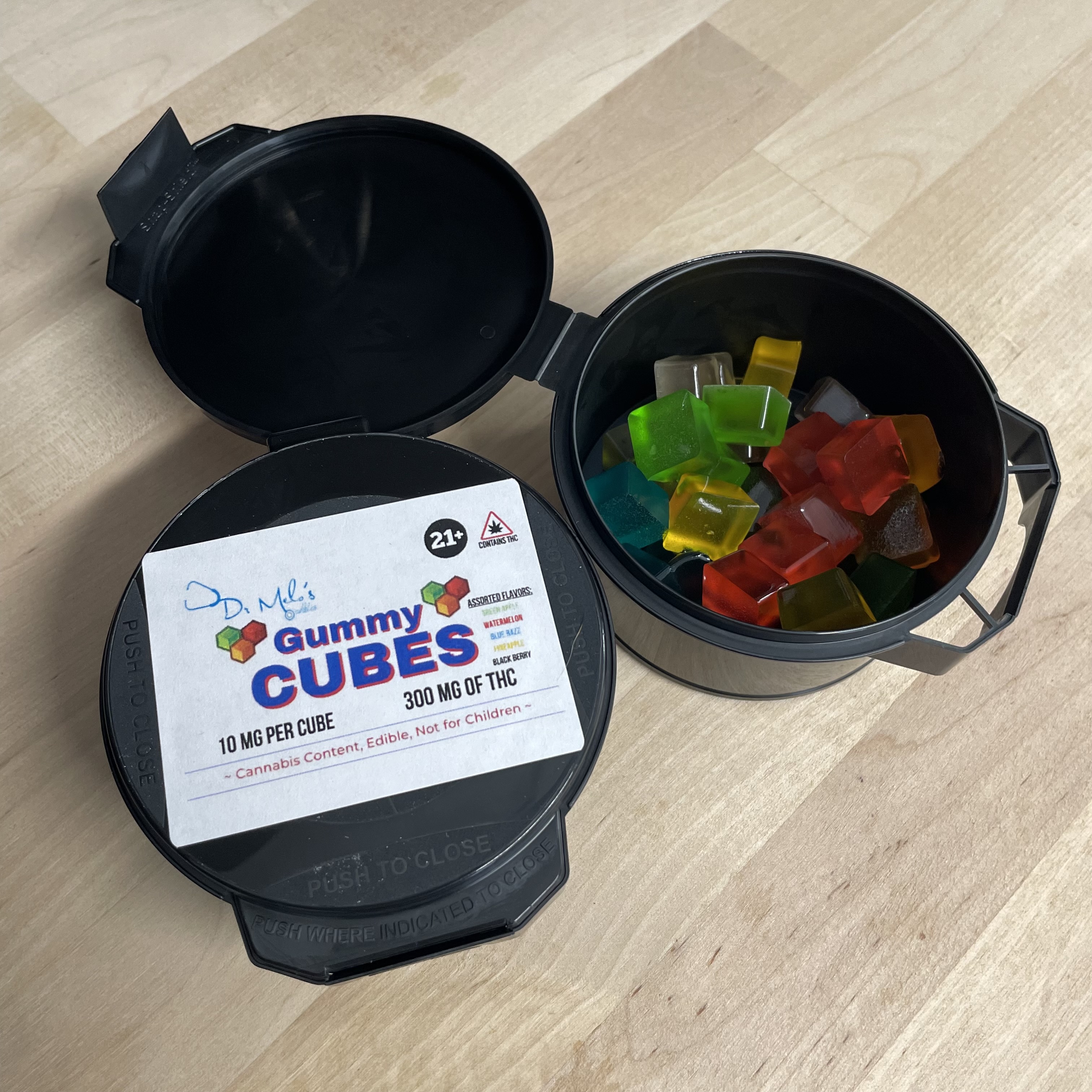 Photograph of product: Gummy Cubes Triforce pkg