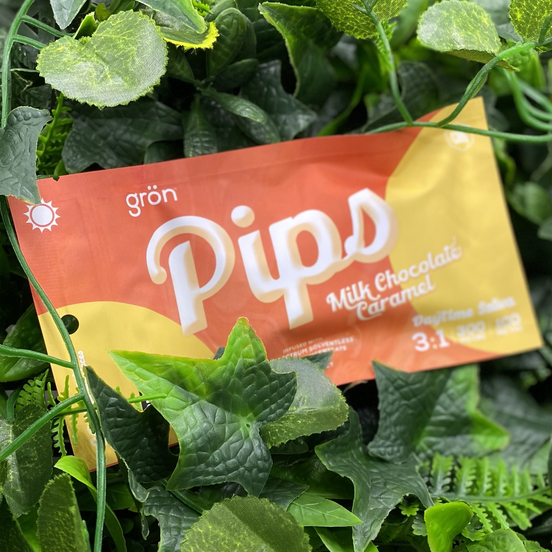 Photograph of product: Milk Chocolate Caramel Pips CBG Uplifting - 20pc Candy Coated Chocolate 100mg TH-oui 300mg CBG - Gron