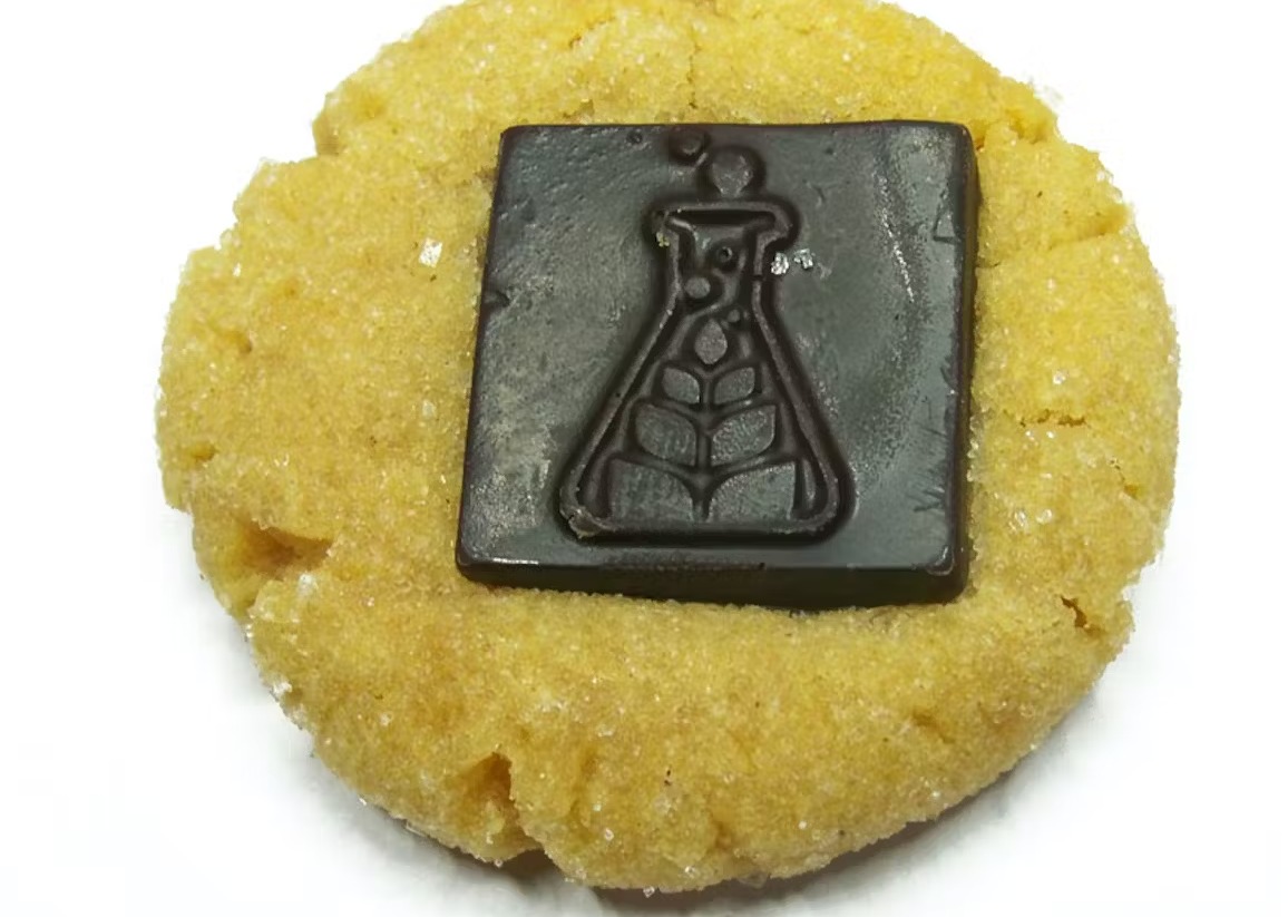 Photograph of product: 20mg Cookie: Peanut Butter Blossom