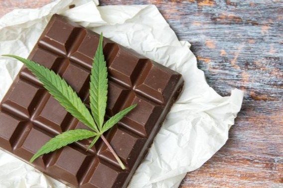 Photograph of product: Milk Chocolate Toffee Crunch TH-oui 60mg CBG Chocolate Bar by Nature's Key