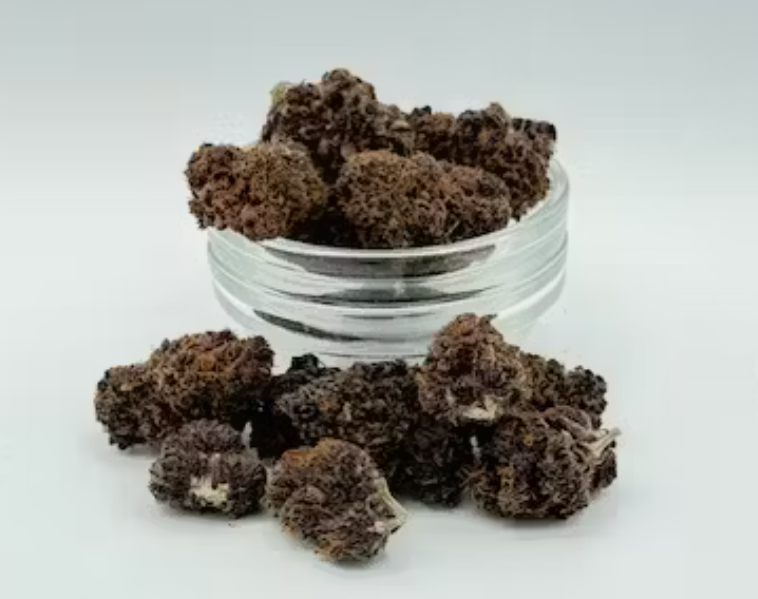 Photograph of product: MariGrow Farms | Flower (B Bud) | Nonsense | Oui'd - 14g