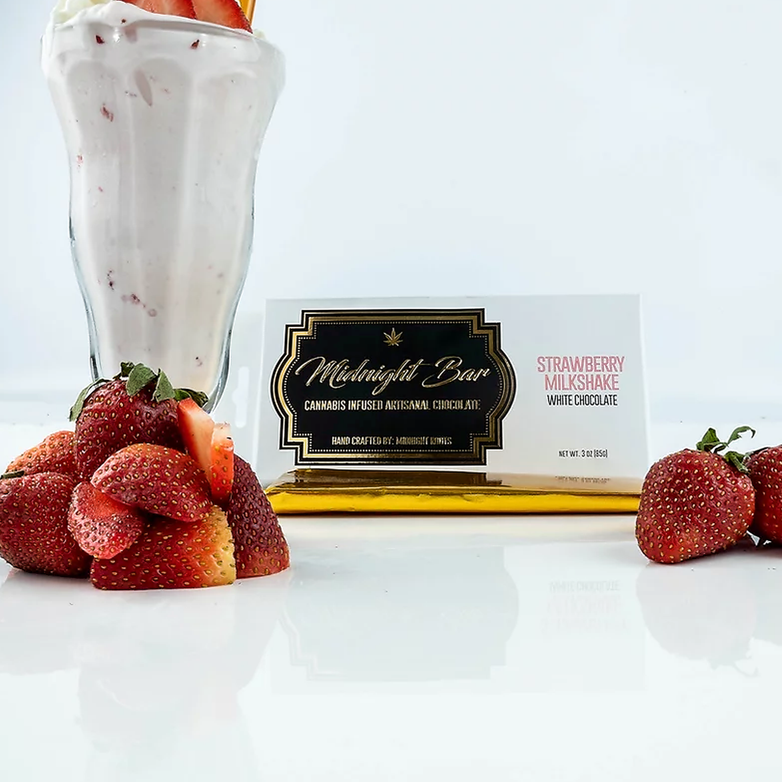 Photograph of product: Midnight Roots | Strawberry Milkshake | Infused Chocolate Bar | 200mg | Hybrid
