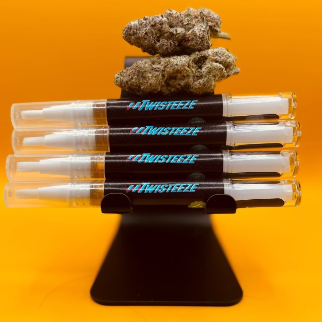 Photograph of product: TWISTEEZE | BUBBA WHIP | LIVE RESIN BRUSH