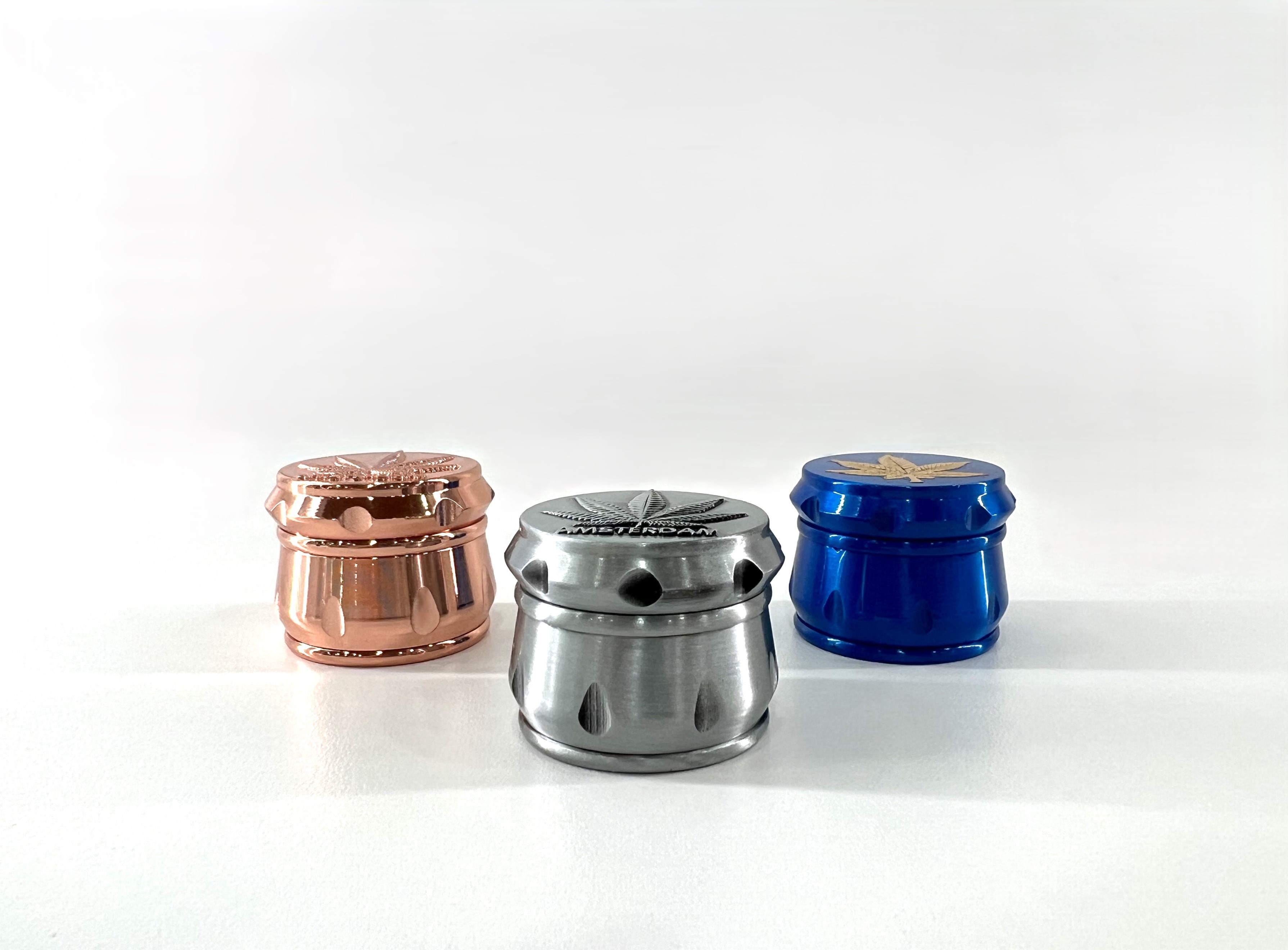 Photograph of product: Amsterdam | Mini Grinder | 'Big Leaf' | 4pc