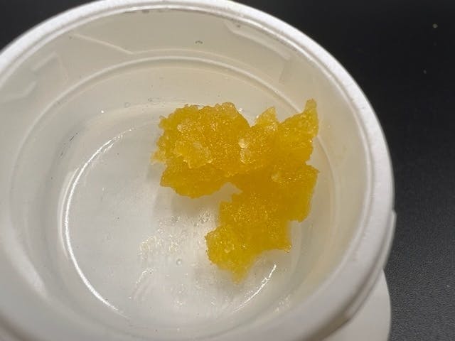 Photograph of product: Pyramid Live Resin - Alien Glue