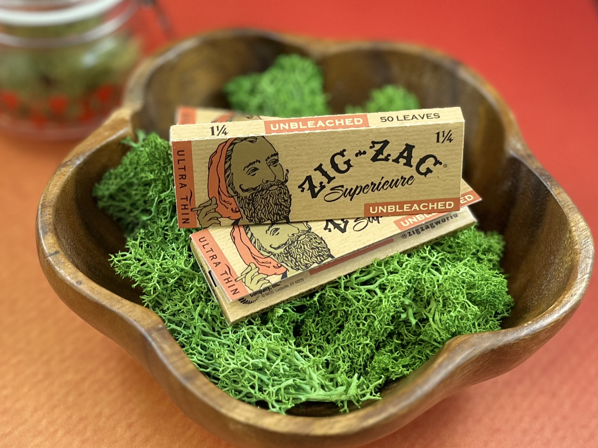 Photograph of product: Zig Zag Unbleached 1 1/4 Rolling Papers