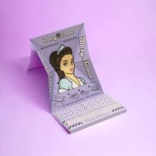 Photograph of product: Blazy Susan 1 1/4" Rolling Papers