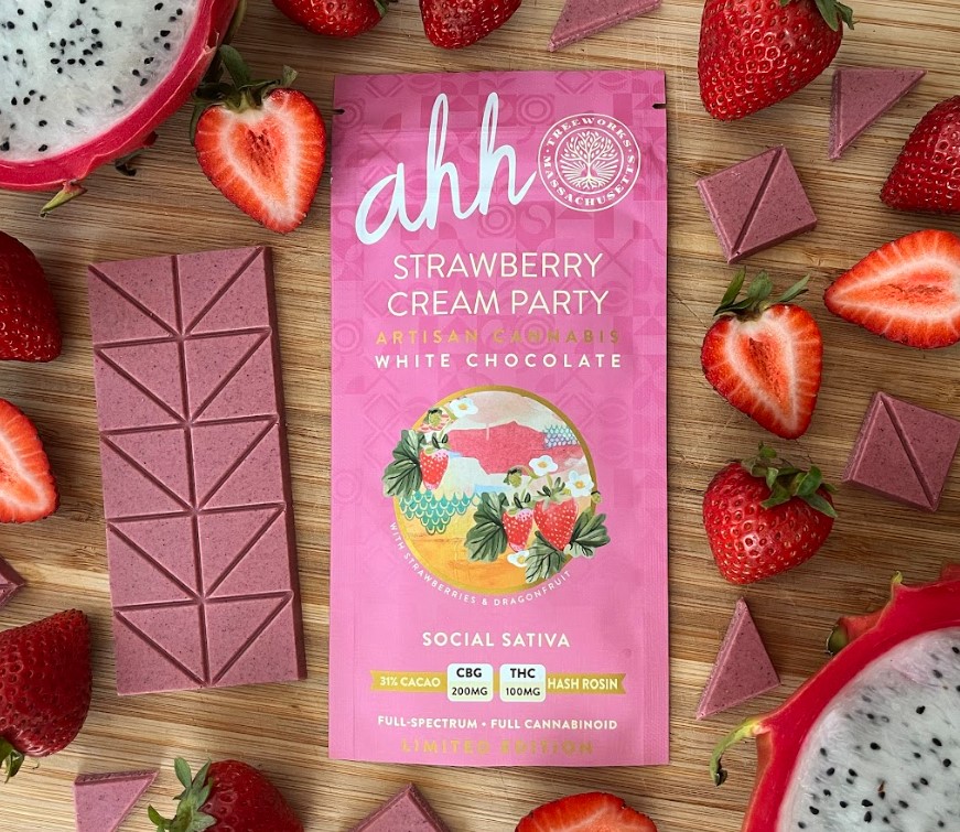 Photograph of product: Strawberry Cream Party - White Chocolate - Ahh