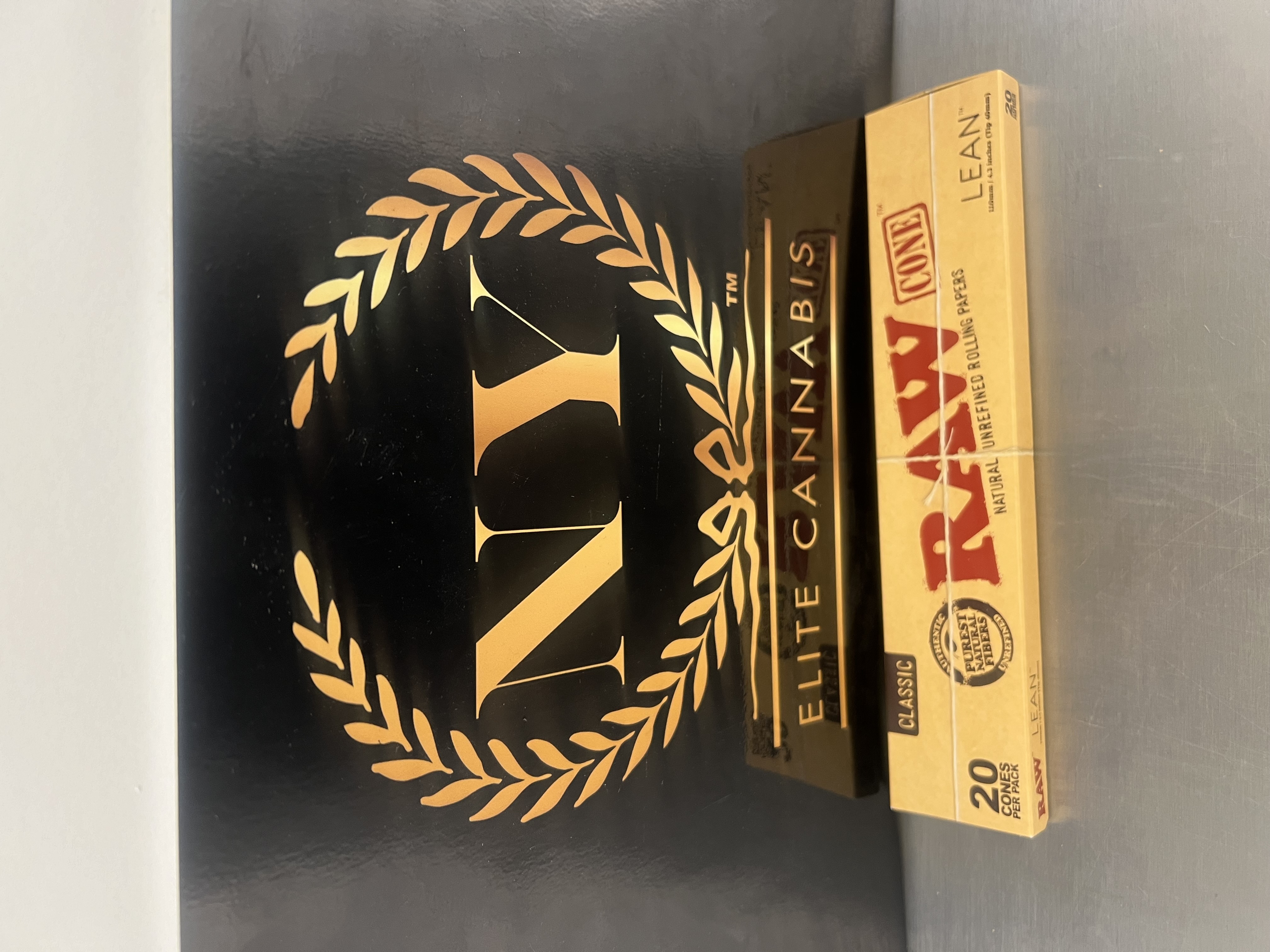Photograph of product: RAW Classic | Lean | Cone | 20 count