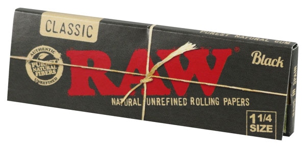 Photograph of product: Black Classic Rolling Papers 1 1/4" - 50pc