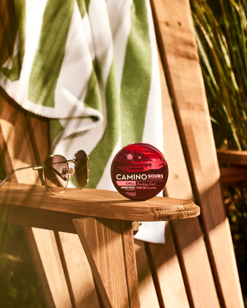 Photograph of product: Kiva Camino Sours Gummy Strawberry Sunset 100mg 10pk