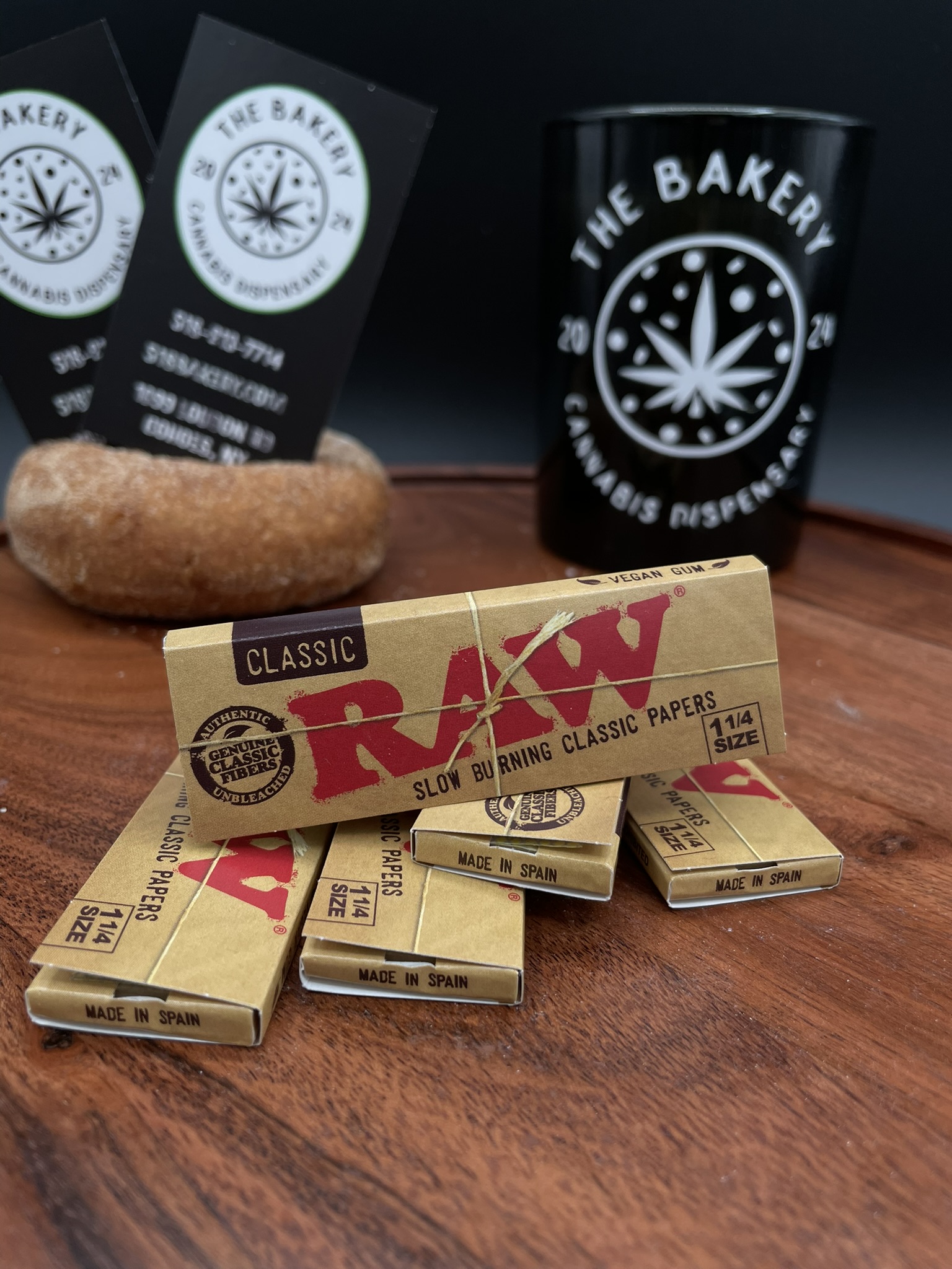 Photograph of product: Raw King Size Slim Rolling Paper 1 1/4
