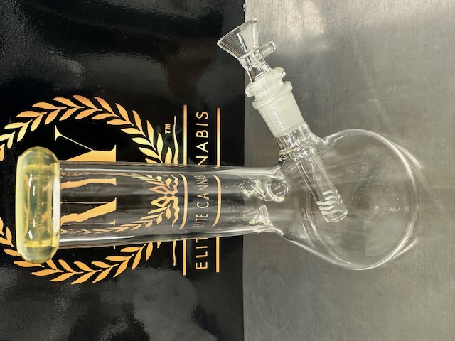 Photograph of product: 8 inch Beaker Waterpipe Bong | Jade Yellow (ST283)