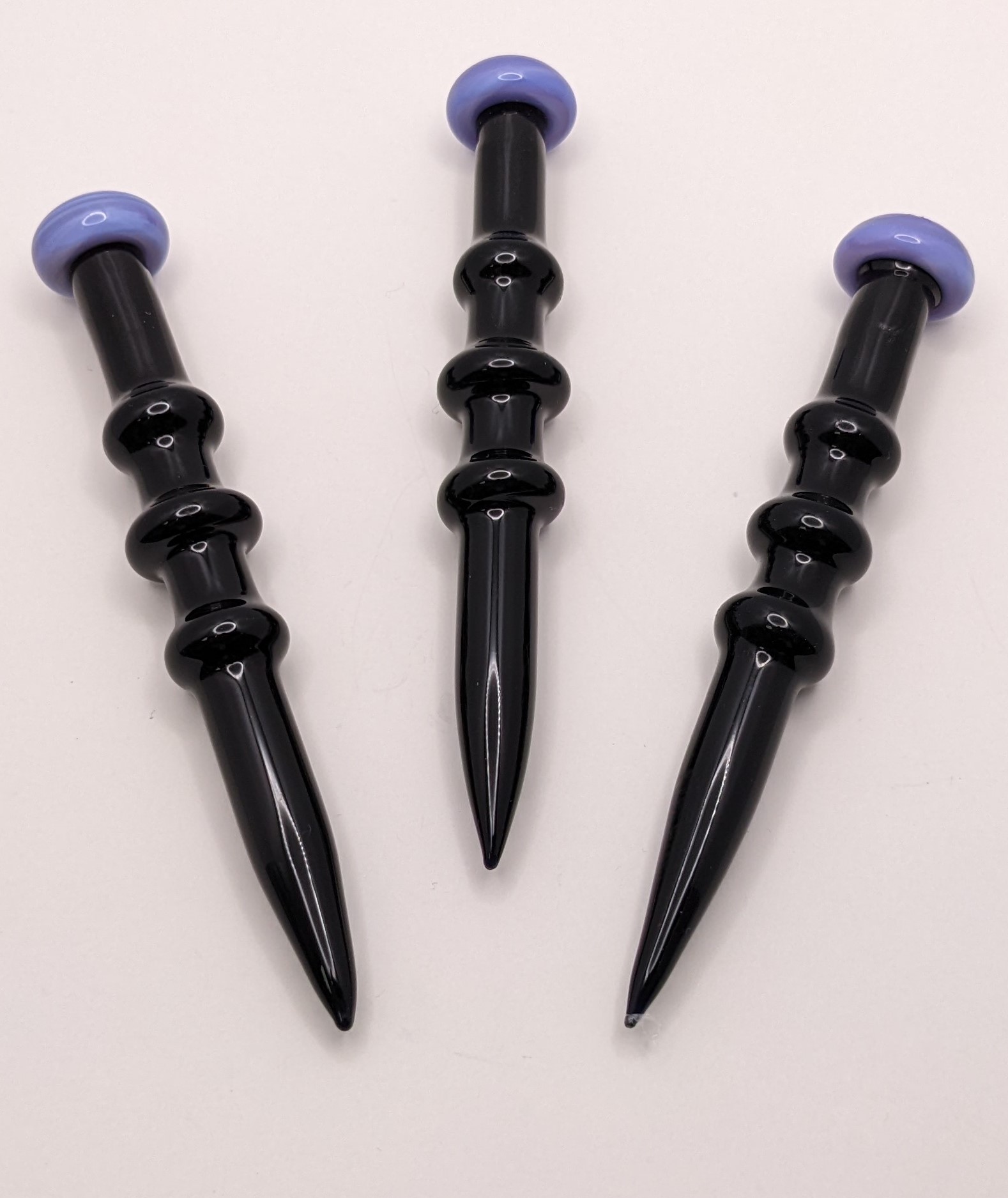 Photograph of product: 4" Purple Mushroom Head Black Glass Dabber