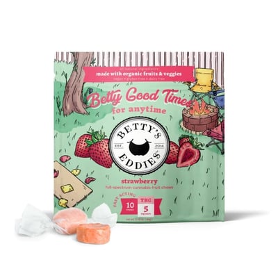 Photograph of product: BETTY'S EDDIES Fruit Chew 100mg: Strawberry 10pc