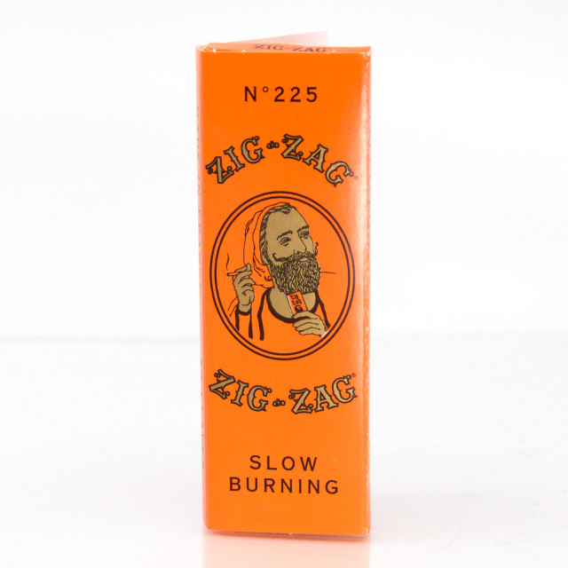 Photograph of product: Papers | Zig Zag Rolling Papers | 1 1/4