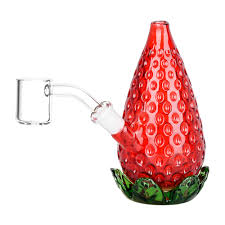 Photograph of product: 4.5" Strawberry Dab Rig