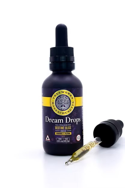 Photograph of product: Dream Drops  300mg TH-oui / 100mg CBN - 60 ml