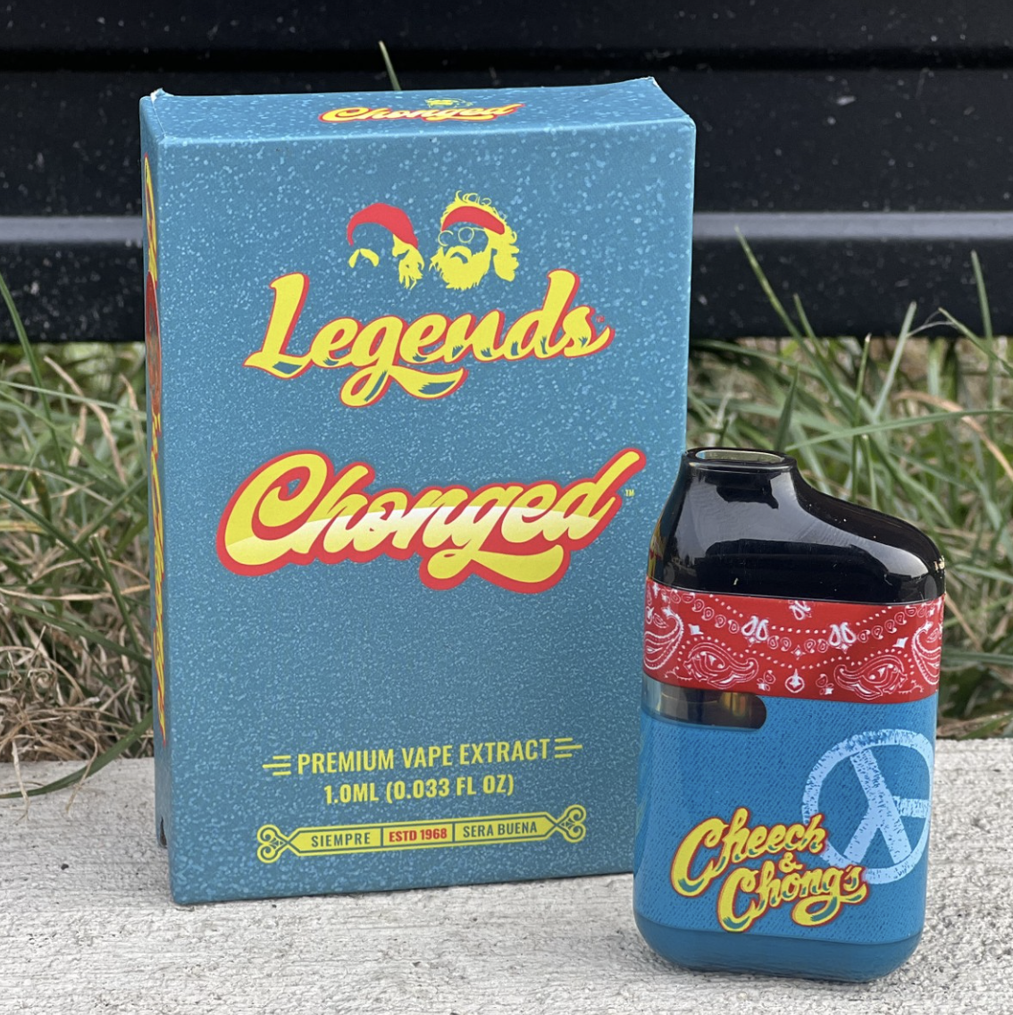 Photograph of product: LEGENDS CHONGED BLUE GUSHERS RECHARGEABLE DISPOSABLE 1G