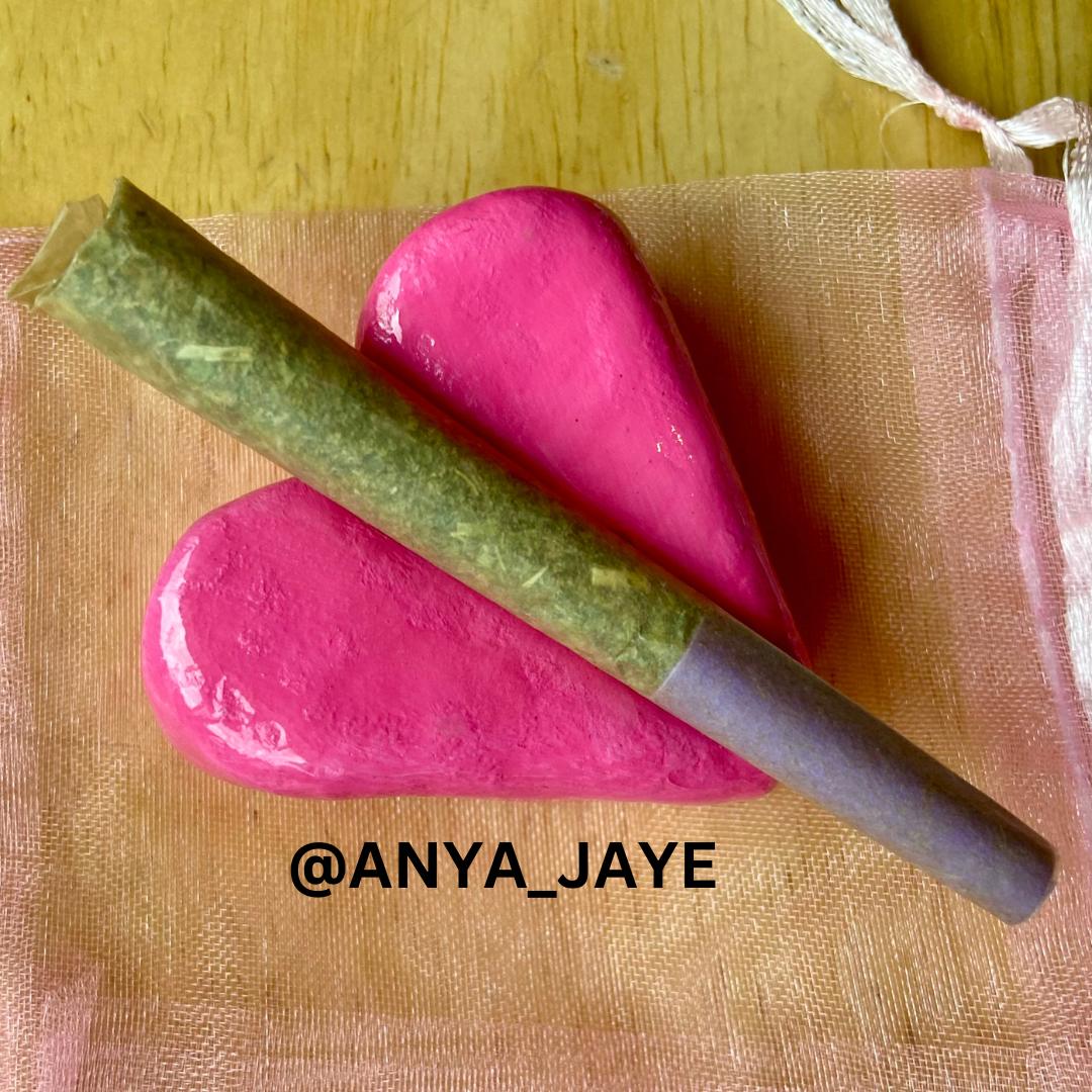 Photograph of product: AJ's Art Heart Blunt Holder by Anya Jaye