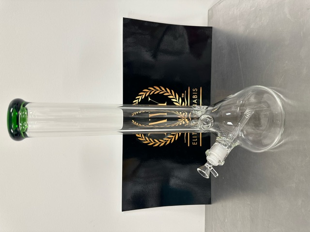Photograph of product: 17 inch Green Beaker Waterpipe