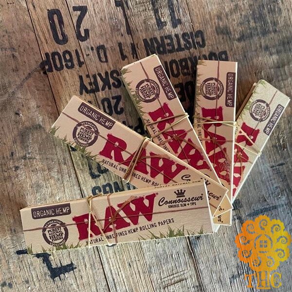 Photograph of product: RAW Classic Rolling Papers 1 "