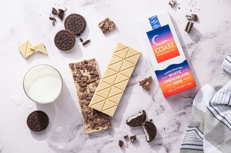 Photograph of product: Chocolate Bar - 100mg/20pc - Cookies & Cream White Chocolate