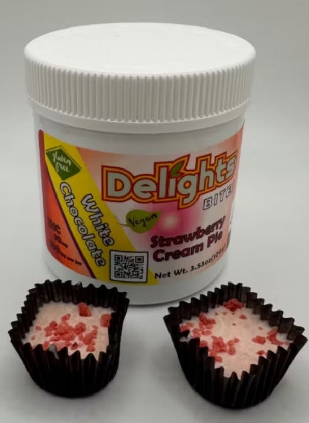 Photograph of product: Delight Bites | Strawberry Cream Pie | 100 mg