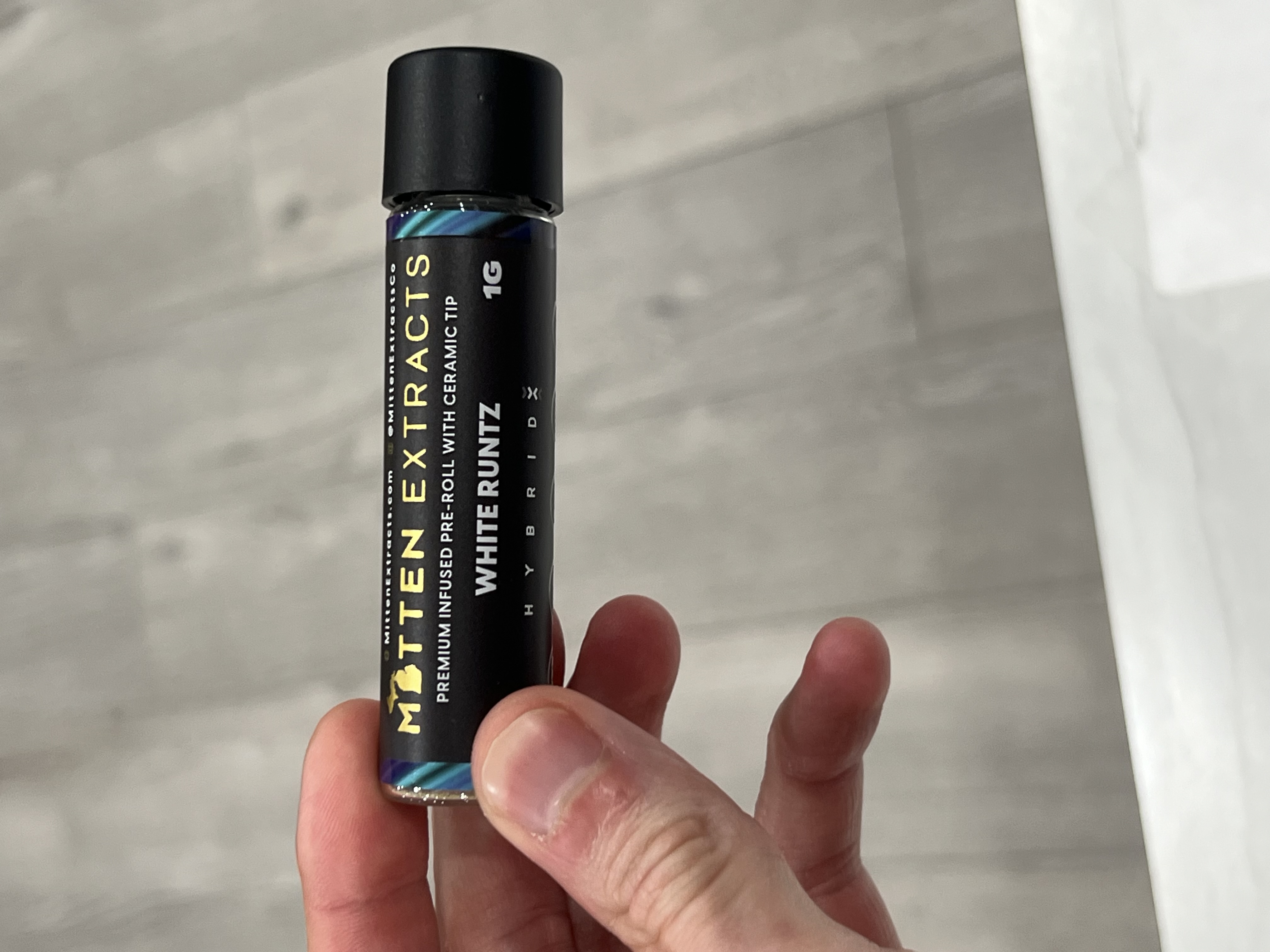 Photograph of product: Mitten Extracts - White Runtz - Infused Preroll
